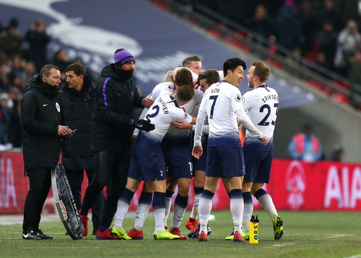 Tottenham Players - Tottenham fans explode in joy as team score last