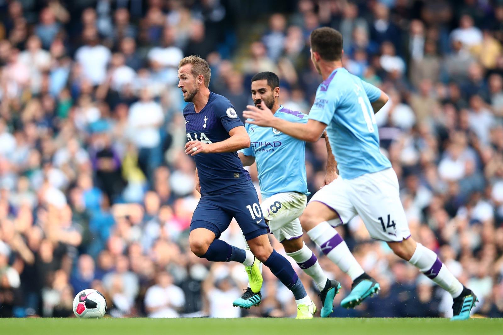 Harry Kane in action for Spurs against Man City.