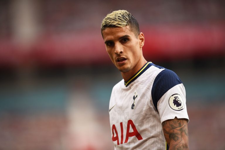 Erik Lamela in action for Tottenham Hotspur.