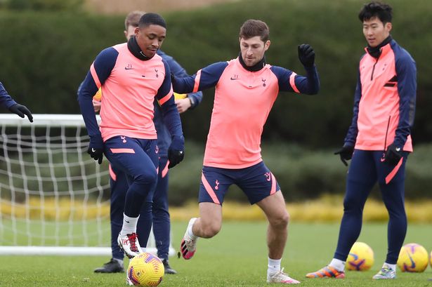 Ben Davies does not enjoy facing Steven Bergwijn in training (GETTY Images)