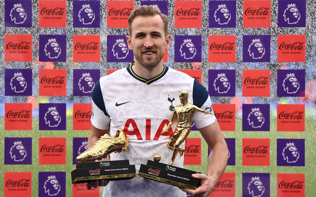 Tottenham Hotspur star, Harry Kane with the Premier League Golden boot. (THFC Twitter)