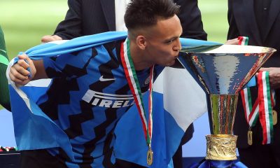 Martinez with Serie A title that he won with Inter last season.