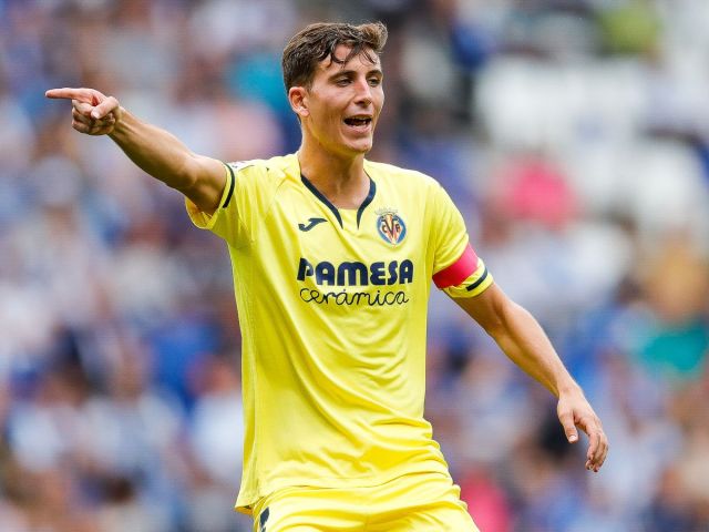 Pau Torres in action for Villarreal.