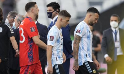 Argentina s Nicolas Otamendi, right, Argentina s Giovani Lo Celso, center, and Argentina s goalkeeper Emiliano Martinez walk off the field as the game against Brazil is interrupted by health authorities during a qualifying soccer match for the FIFA World Cup, WM, Weltmeisterschaft, Fussball Qatar 2022 at Neo Quimica Arena stadium in Sao Paulo, Brazil, Sunday, Sept.5, 2021. Argentina walked off the field Sunday after only seven minutes of its World Cup qualifier against host Brazil after health officials came onto the pitch following coronavirus concerns about three Argentina players. AP Photo/Andre Penner PUBLICATIONxINxGERxSUIxAUTxONLY Copyright: xAndrexPennerx 62223520