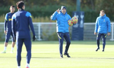 Antonio Conte puts the squad through the paces. (Tottenham Hotspur Twitter)