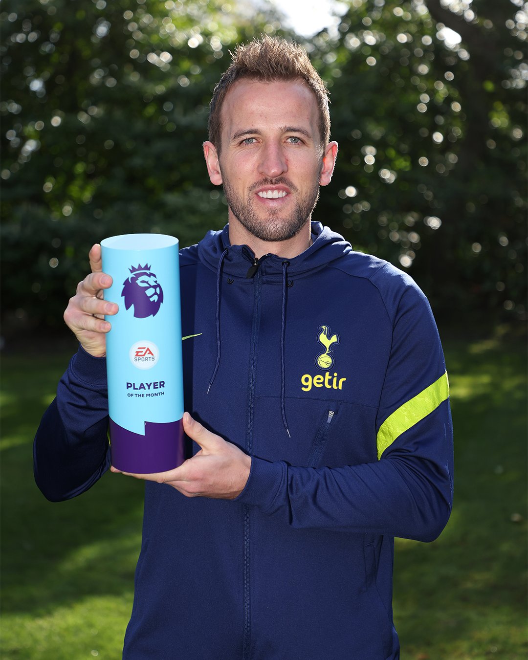 Harry Kane wins Premier League Player of the Month Award for March. (Credit: Tottenham Hotspur Twitter)