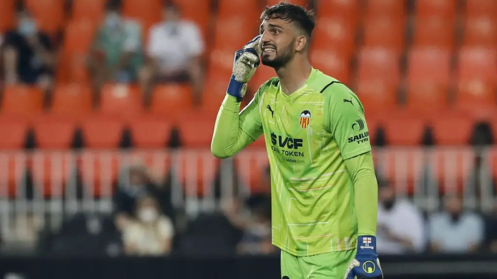 Giorgi Mamardashvili in action for Valencia. (Credit: blazetrends.com)