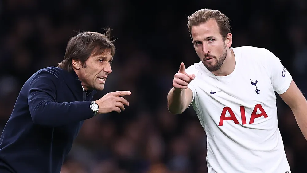 Tottenham star Harry Kane amongst 13 players in the 'wrap around' image at Doha.