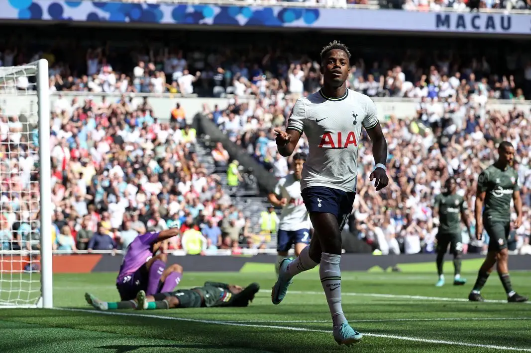 Ryan Sessegnon celebrates scoring for Tottenham Hotspur against Southampton. (Image: @RyanSessegnon on Twitter)