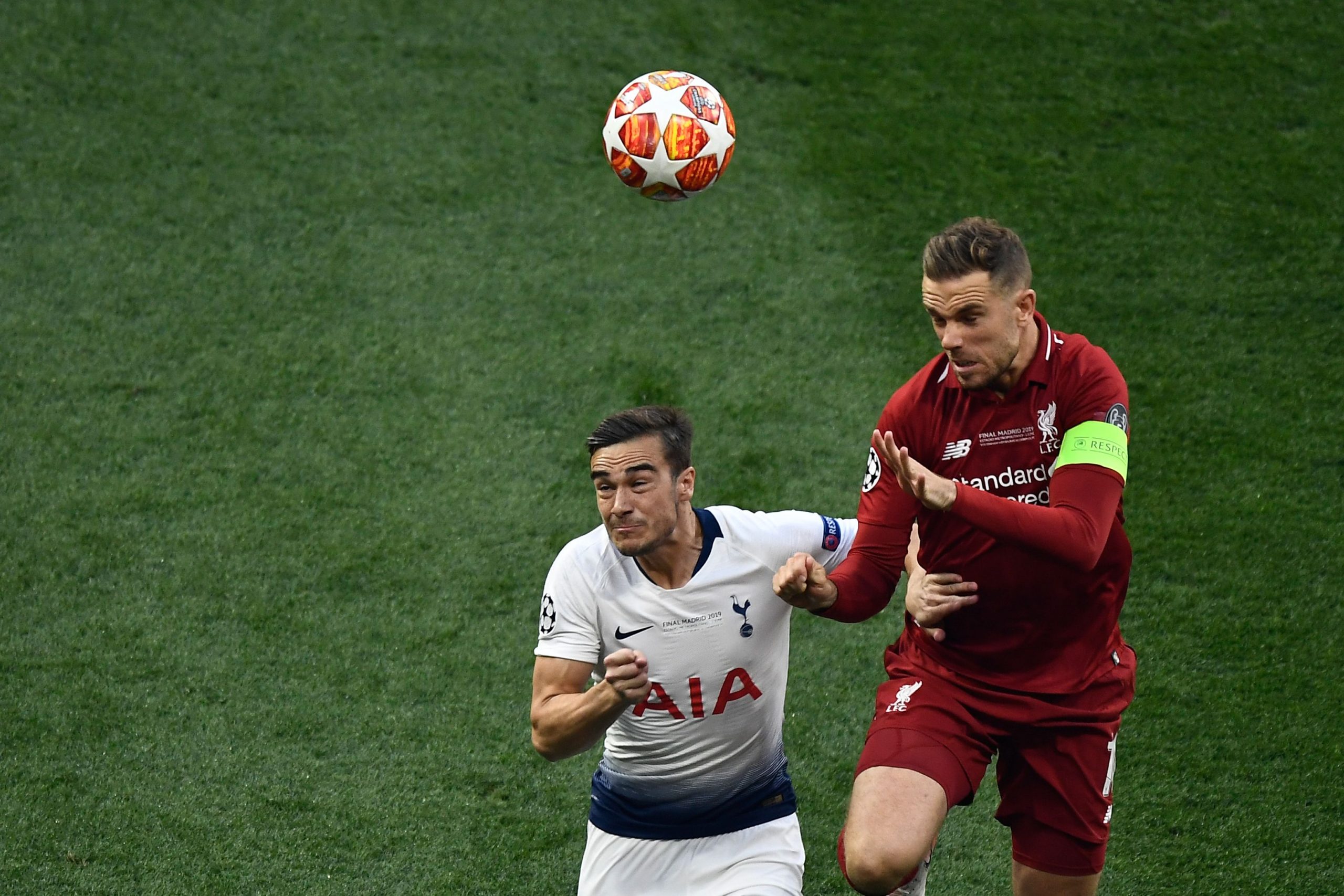 Jordan Henderson vies for the ball with Tottenham Hotspur's Harry Winks during the UEFA Champions League final. (Photo by OSCAR DEL POZO/AFP via Getty Images)