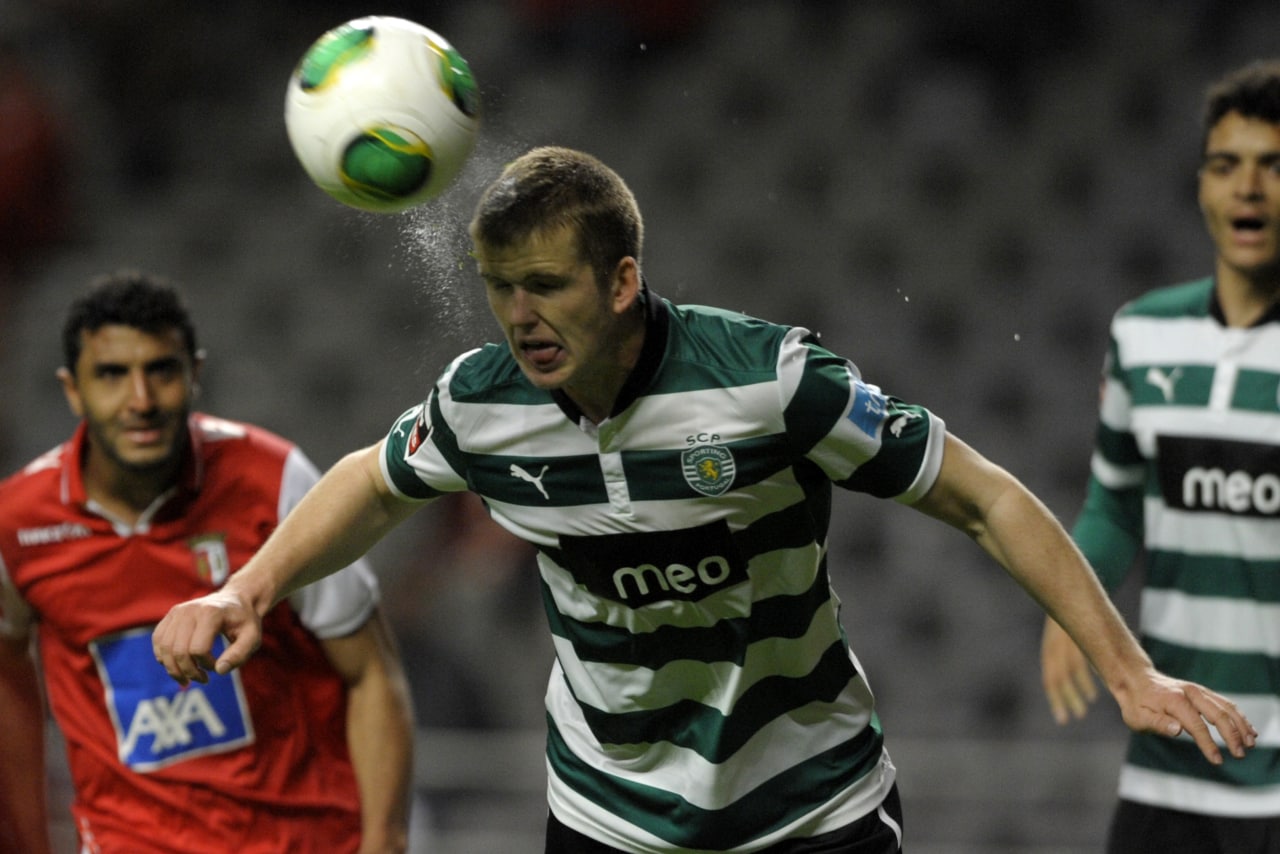 Sporting's English defender Eric Dier (C) heads the ball next to Braga's Brazilian forward Carlao during the Portuguese league football match SC Braga vs Sporting CP at the municipal stadium in Braga on April 1, 2013. Sporting defeated Braga 3-2. AFP PHOTO / MIGUEL RIOPA (Photo credit should read MIGUEL RIOPA/AFP via Getty Images)