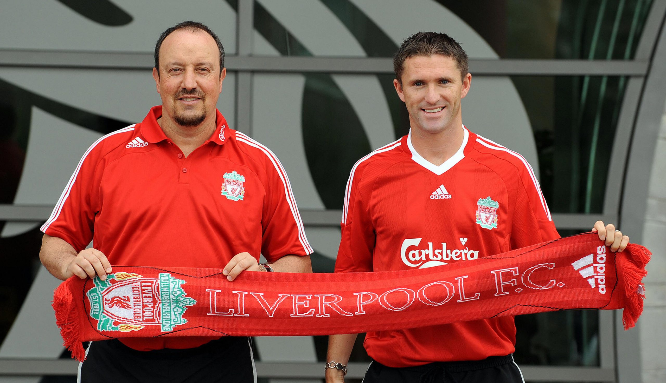Rafael Benitez with Liverpool's new signing in the summer of 2008, Robbie Keane.