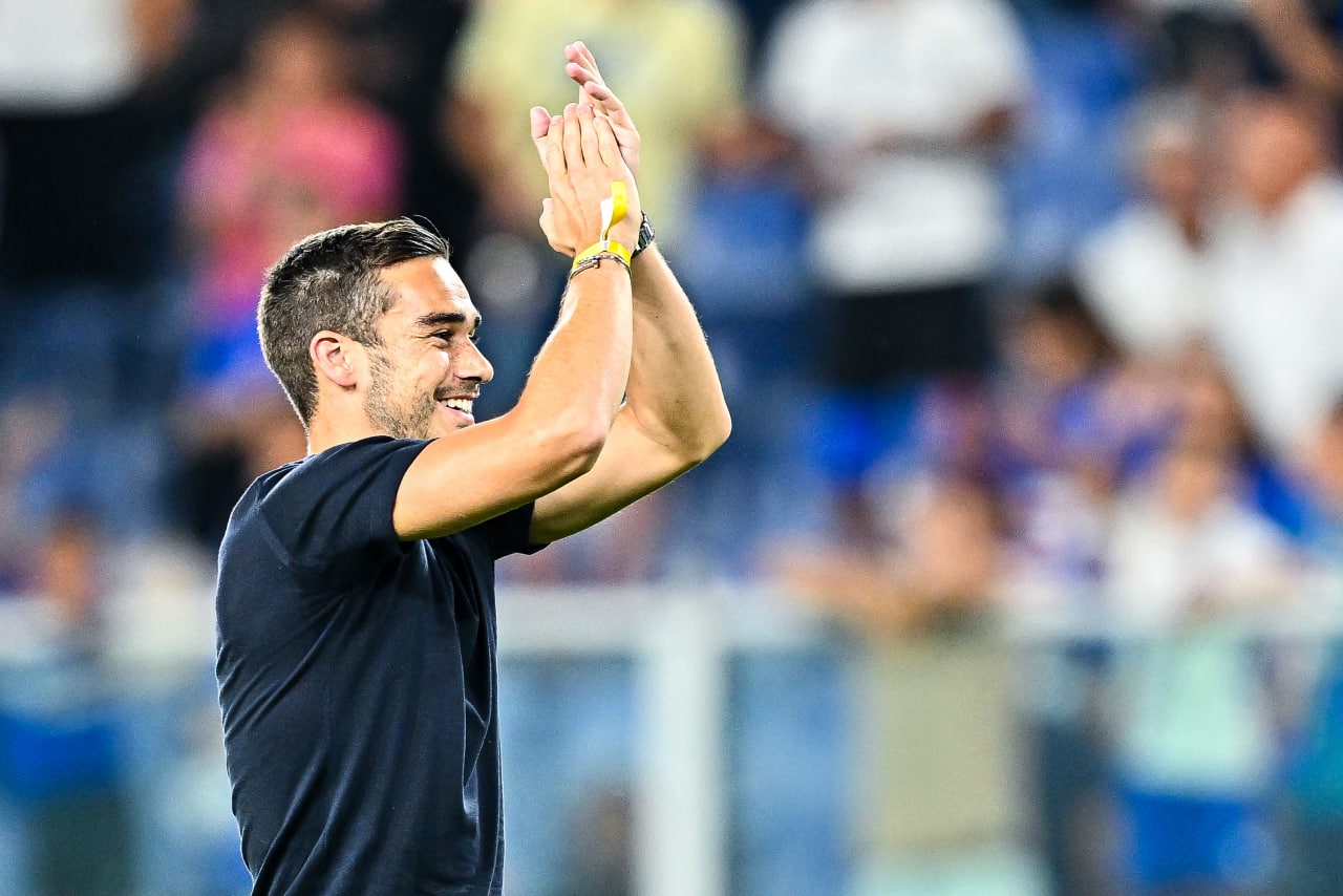 Harry Winks applauds as Sampdoria play out a 1-1 draw against Lazio. (Photo by Simone Arveda/Getty Images)