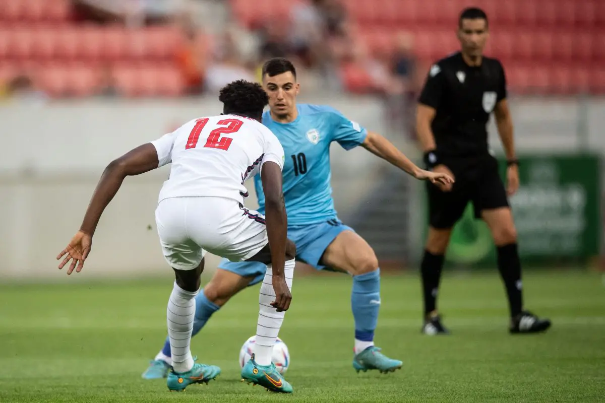 England's Daniel Oyegoke and Israel's Oscar Gloukh vie for the ball. 