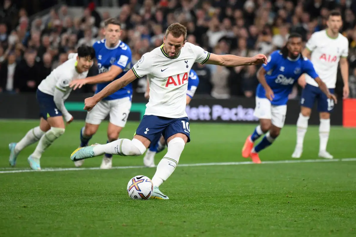 Tottenham Hotspur's Harry Kane scores a penalty past Jordan Pickford of Everton. (Photo by DANIEL LEAL/AFP via Getty Images)