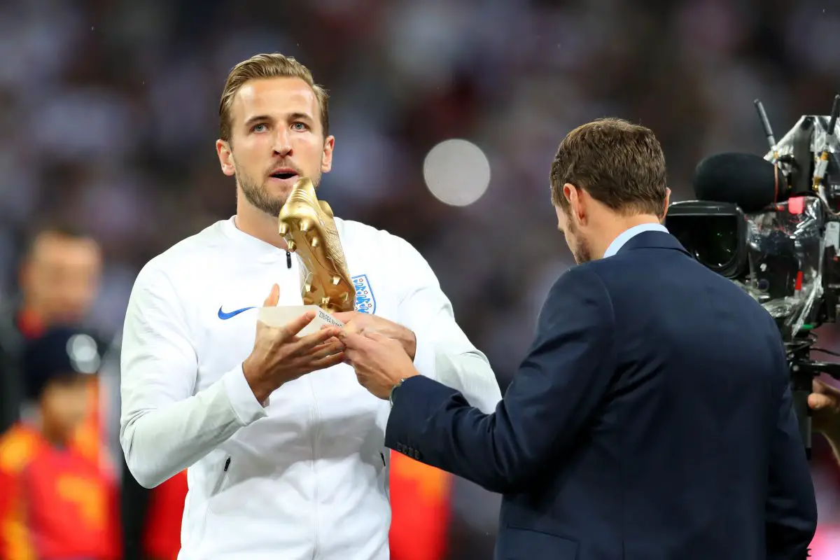 LONDON, ENGLAND - SEPTEMBER 08: Harry Kane of England receives the World Cup 2018 Golden Boot Award from Gareth Southgate, Manager of England ahead of the UEFA Nations League A group four match between England and Spain at Wembley Stadium on September 8, 2018 in London, United Kingdom. (Photo by Catherine Ivill/Getty Images)