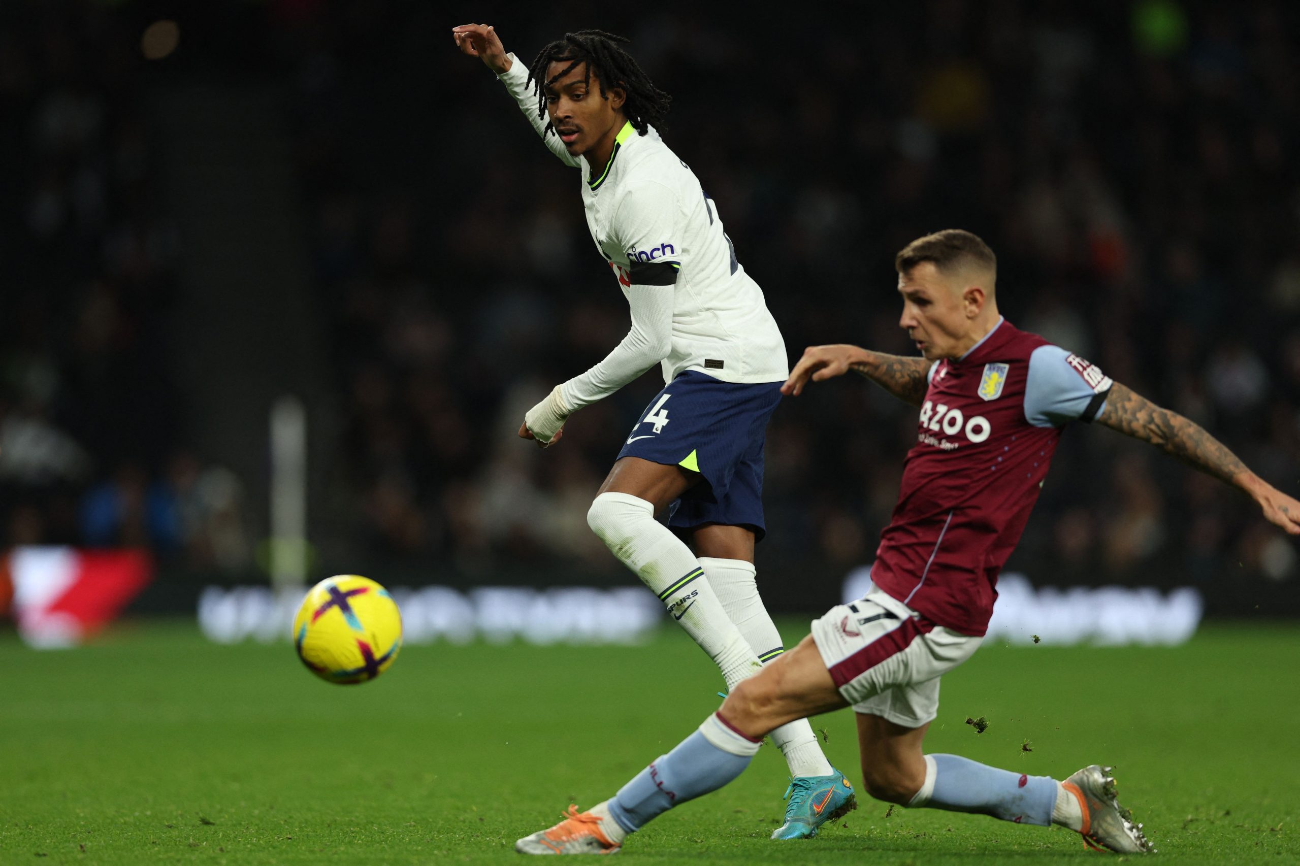Tottenham Hotspur's English defender Djed Spence (L) vies with Aston Villa's Lucas Digne.