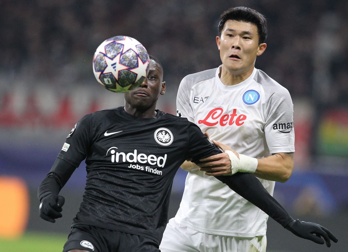 Frankfurt's French forward Randal Kolo Muani and Napoli's South Korean defender Min-jae Kim vie for the ball. 