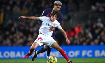 Bryan Gil of Sevilla FC battles for possession with Ronald Araujo of FC Barcelona during the LaLiga Santander match between FC Barcelona and Sevilla FC at Spotify Camp Nou on February 05, 2023 in Barcelona, Spain. (Photo by Alex Caparros/Getty Images)