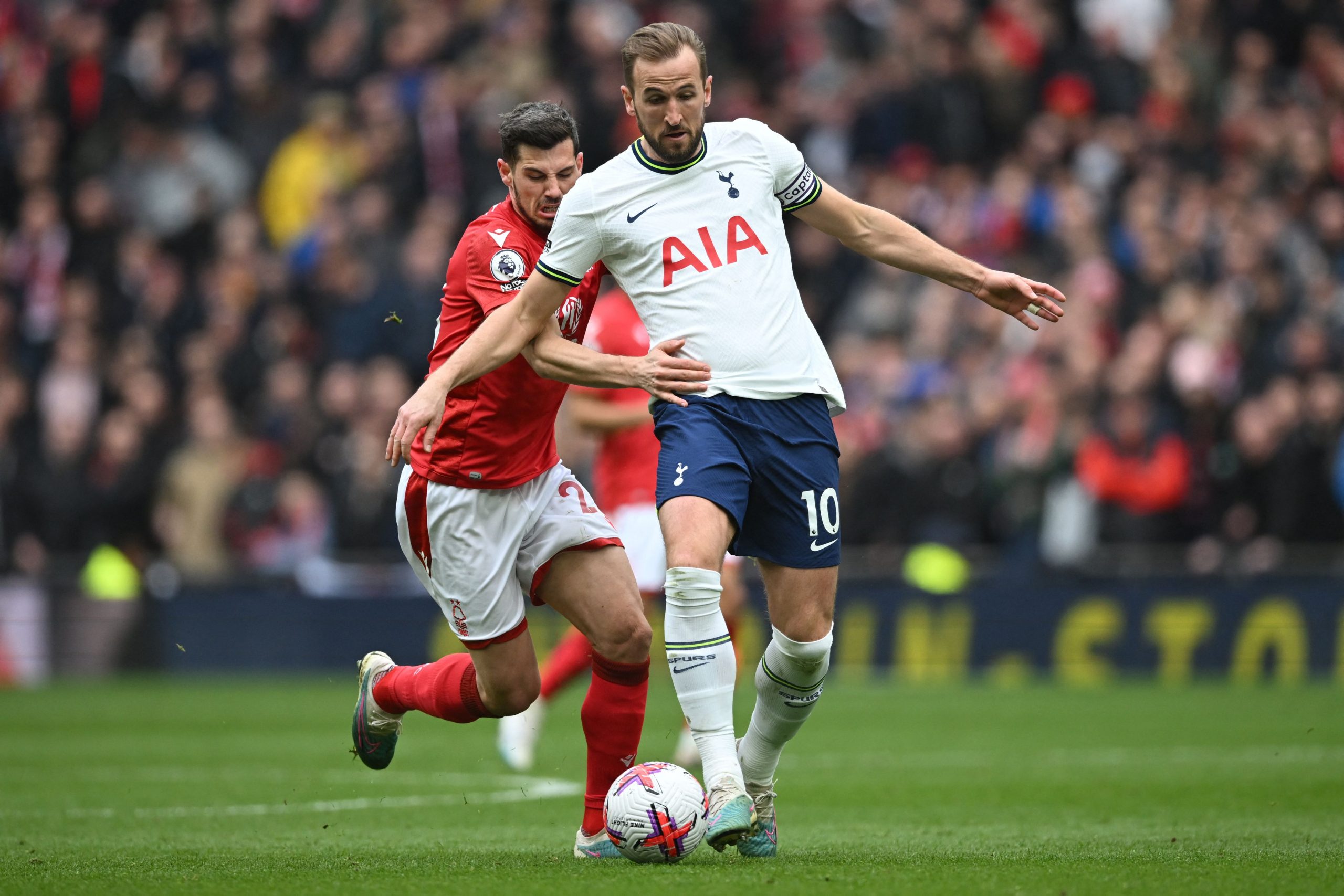 Tottenham Hotspur's English striker Harry Kane vies with Nottingham Forest's Remo Marco Freuler.