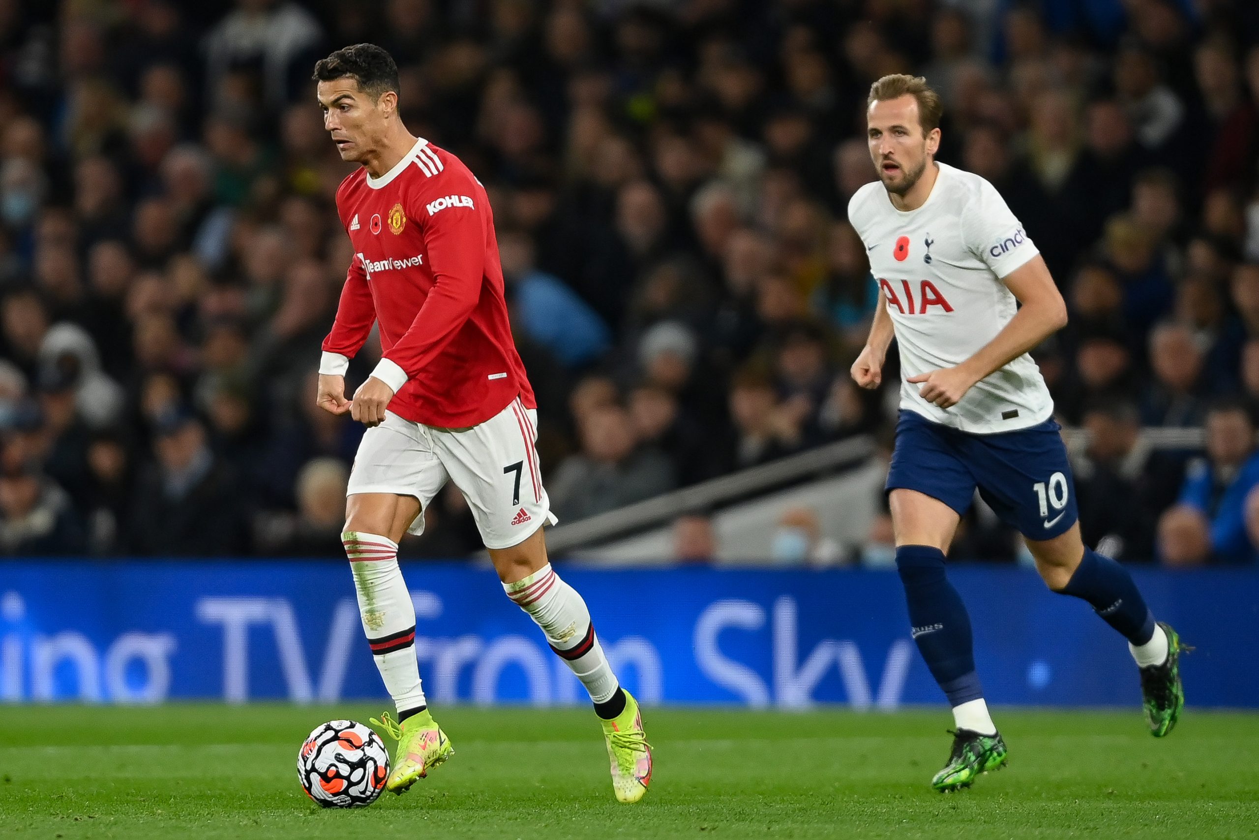 Cristiano Ronaldo of Manchester United is chased by Harry Kane of Tottenham Hotspur.