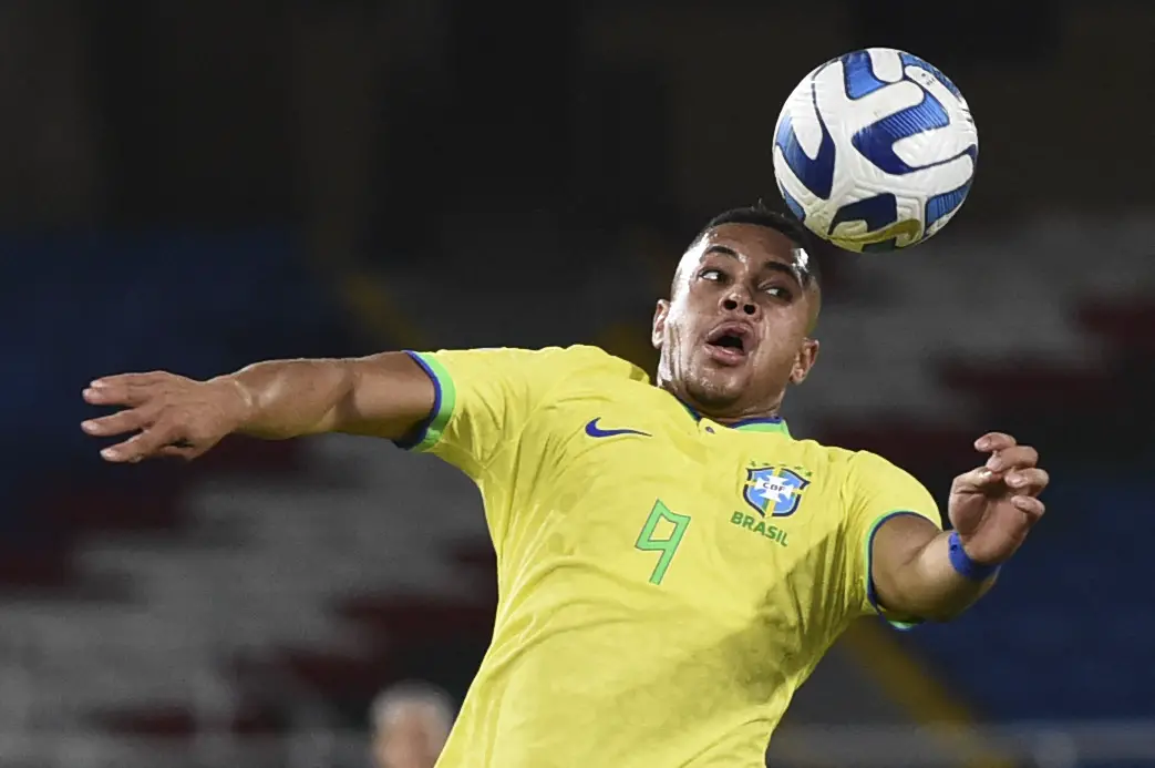 Fabrizio Romano offers an update on the future of Tottenham target Vitor Roque.
