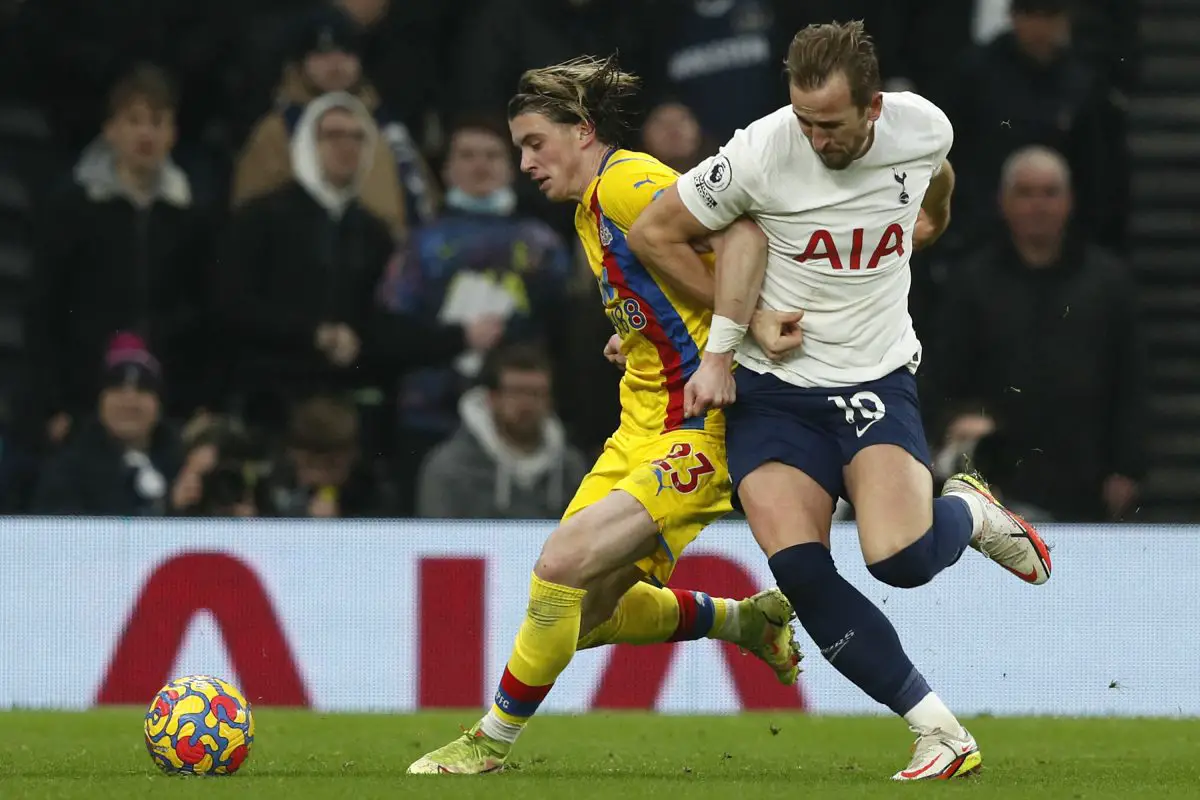 Crystal Palace's English midfielder Conor Gallagher (L) vies with Tottenham Hotspur's English striker Harry Kane.