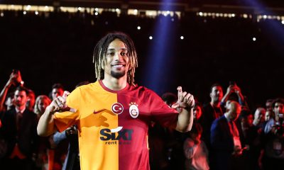 Sacha Boey of Galatasaray celebrates the 3-0 victory against Fenerbahce in a Super Lig match.