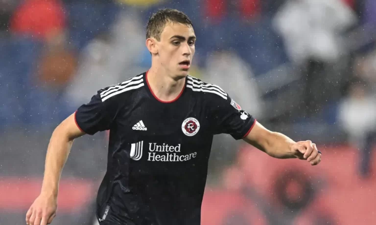 Arsenal and Manchester City in the race for Tottenham target Noel Buck.