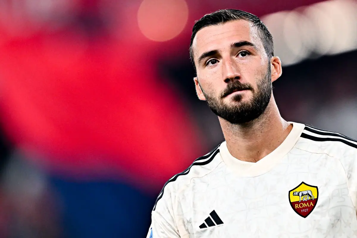 Bryan Cristante looks on prior to kick-off in the Serie A TIM match between Genoa CFC and AS Roma at Stadio Luigi Ferraris. (Photo by Simone Arveda/Getty Images)