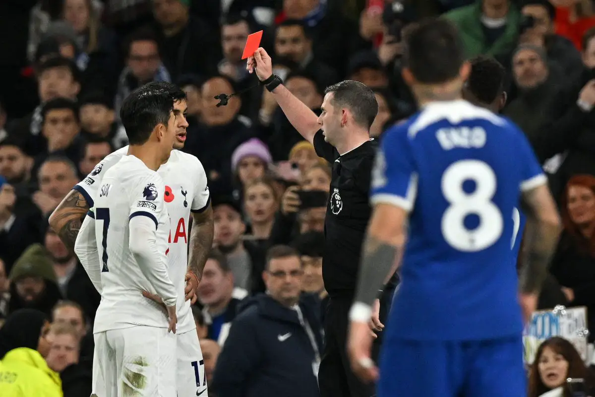 Referee Michael Oliver shows a red card to Tottenham Hotspur's Argentinian defender #17 Cristian Romero during the English Premier League football match between Tottenham Hotspur and Chelsea at Tottenham Hotspur Stadium in London, on November 6, 2023. (Photo by Glyn KIRK / AFP) 