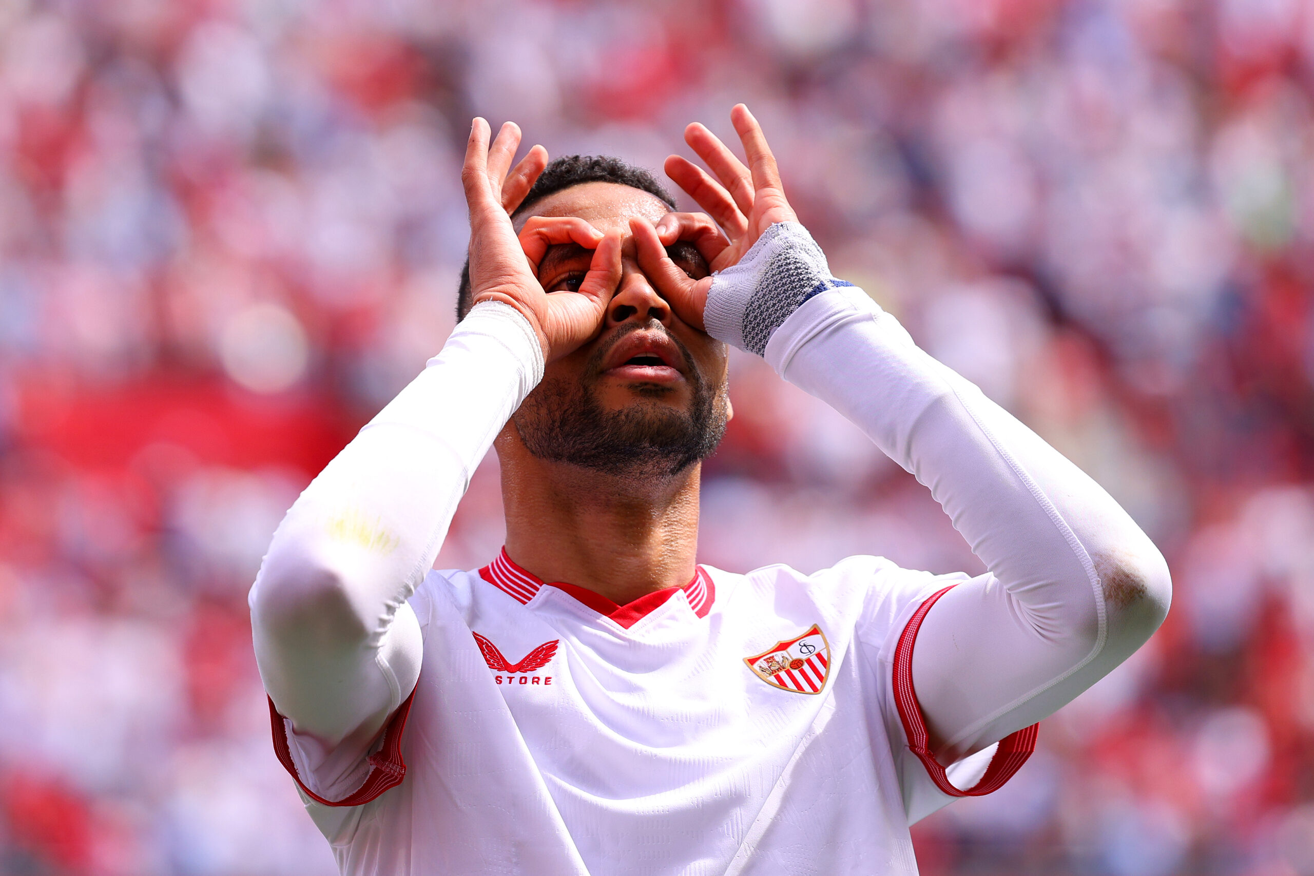 Sevilla star Youssef En-Nesyri is open to joining Tottenham this summer.