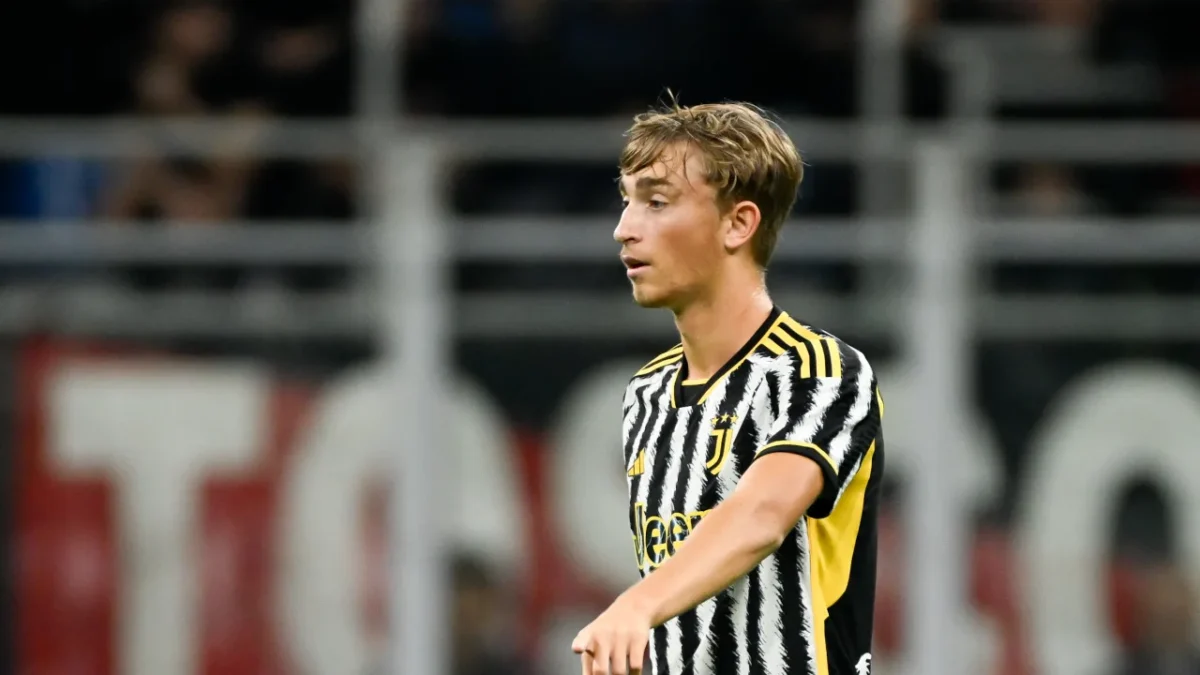 Tottenham want to sign the 19-year-old Juventus defender who is liked by Jose Mourinho. 